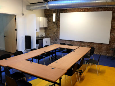 Educational space with conference tables